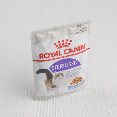 Корм Royal Canin Sterilised для стерилизованных кошек, кусочки в мясном желе, 85г
